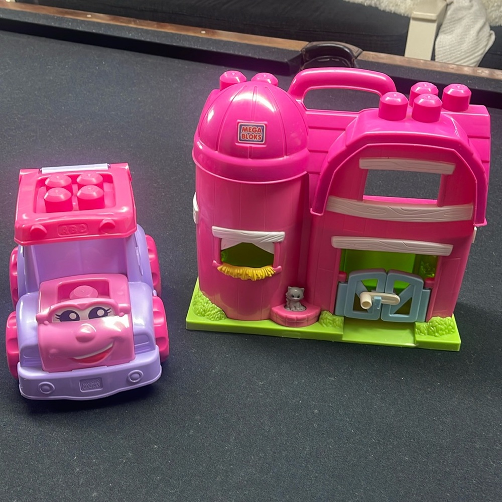 Mega Bloks pink and purple bus/truck/vehicle (no figure) & horse stable.